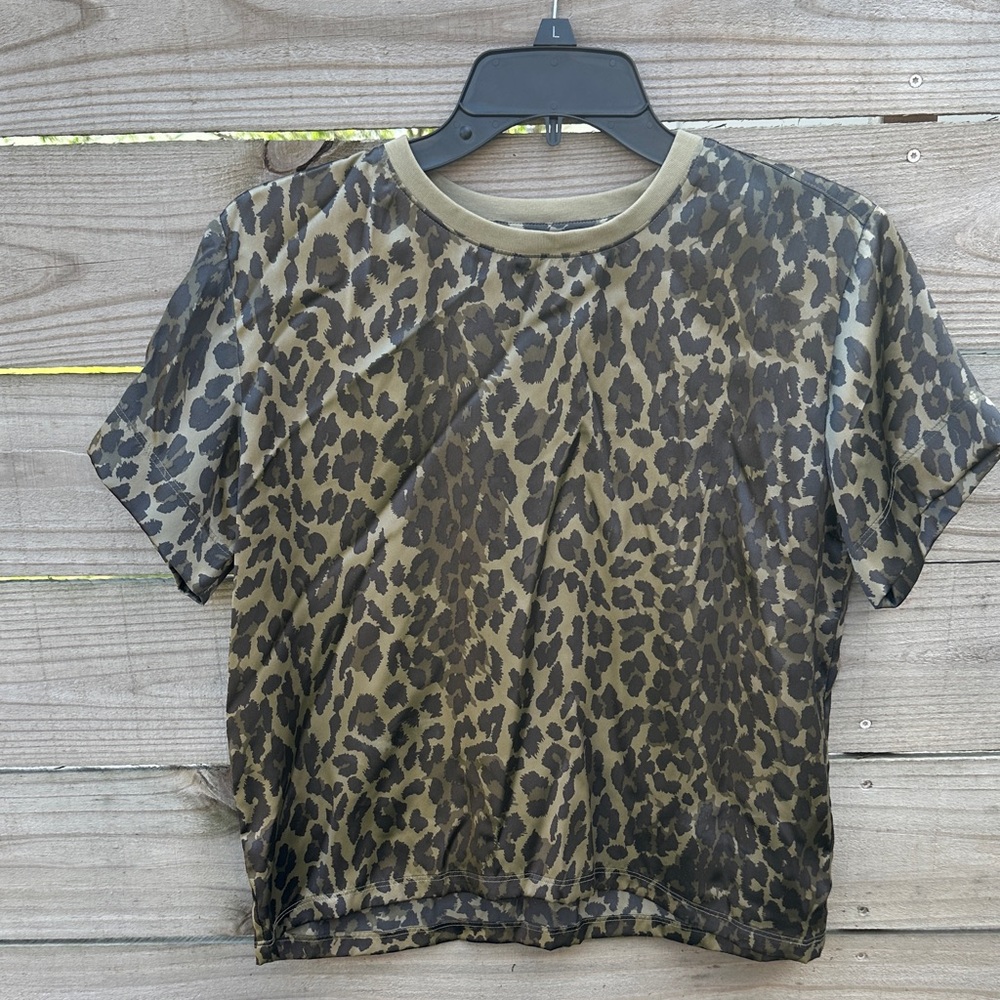 ATM leopard green 100% silk short sleeve top XS